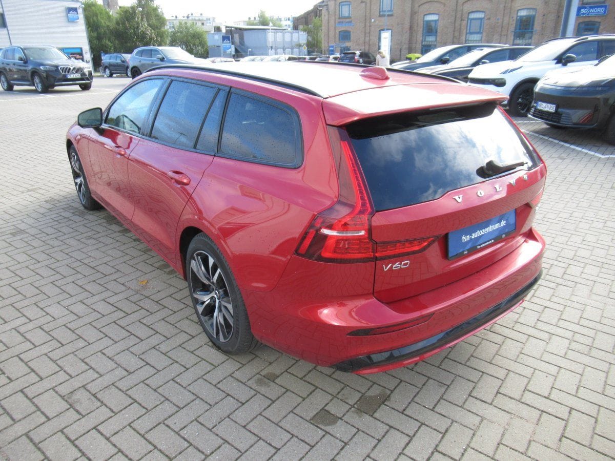 Volvo V60 B4 Benzin Plus Dark Automatik foto 3