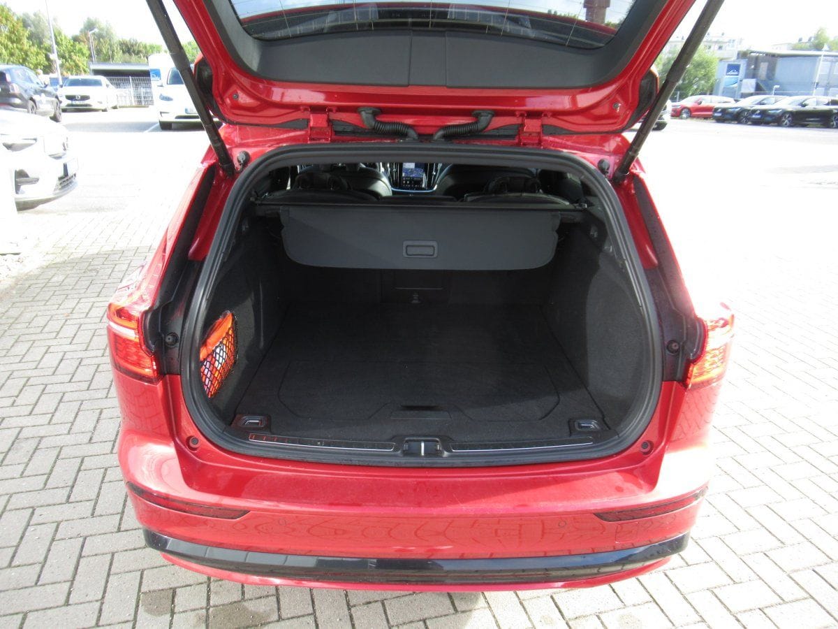 Volvo V60 B4 Benzin Plus Dark Automatik foto 5