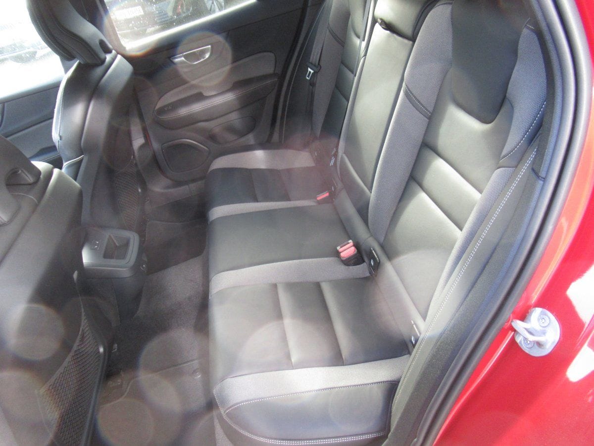 Volvo V60 B4 Benzin Plus Dark Automatik foto 9