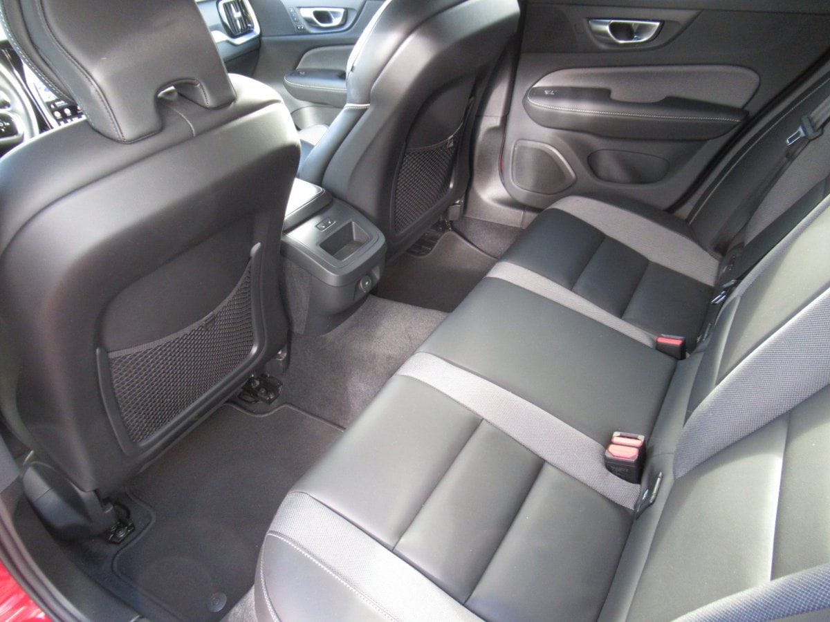 Volvo V60 B4 Benzin Plus Dark Automatik foto 10