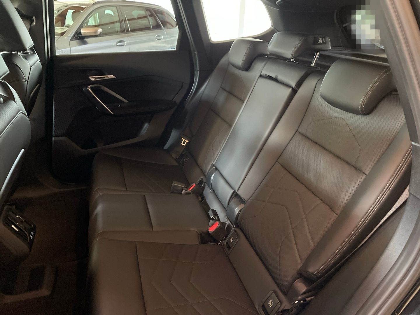 BMW iX1 xDrive30 Elektro M Sport AHK AdapLED Haed-Up foto 9