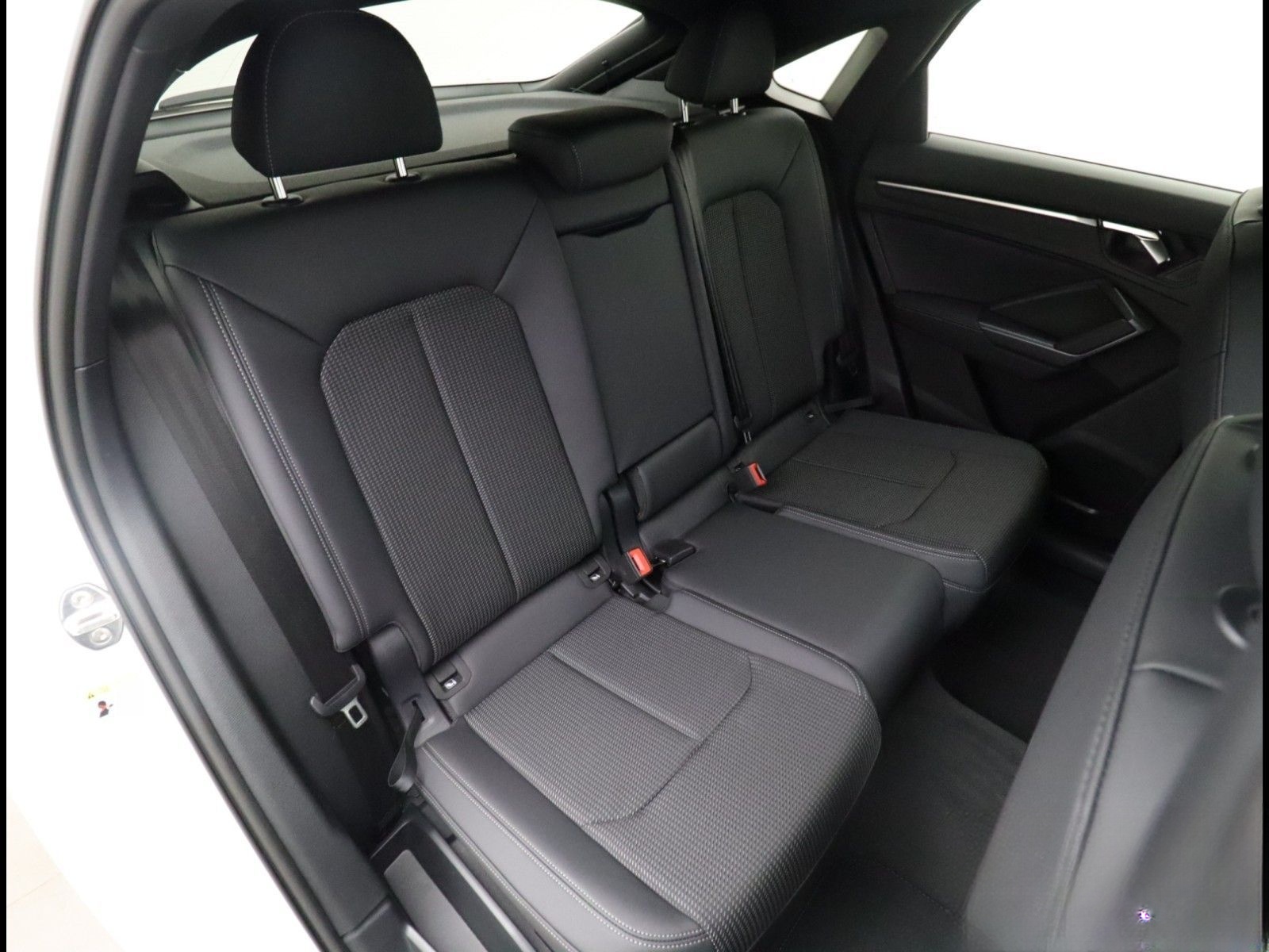Audi Q3 SPORTBACK S-LINE 35 TDI S TRONIC (+EURO6) LED foto 8