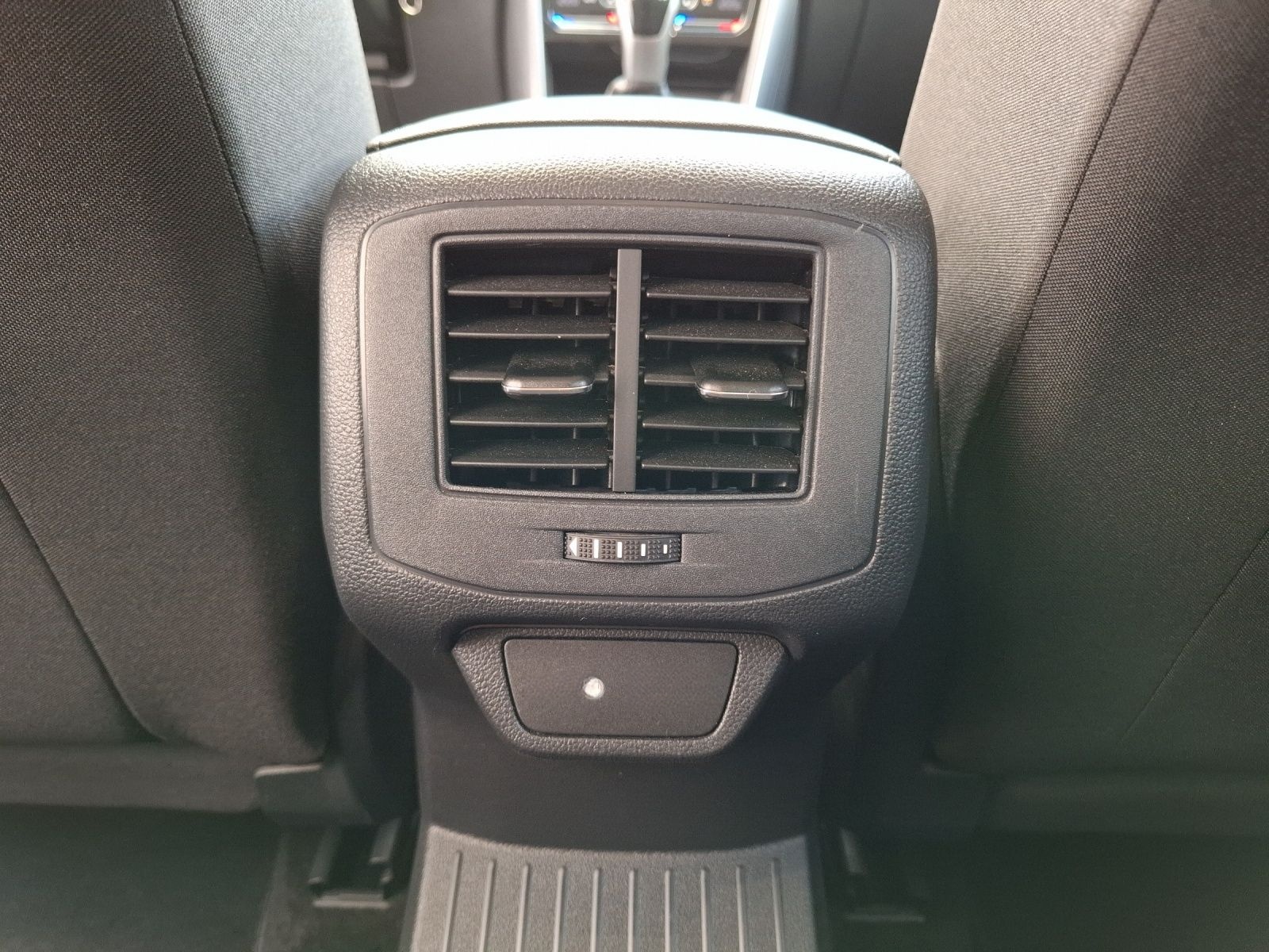 Volkswagen T-Roc TSI Style LED Navi AID ACC Park-Assist SH foto 23