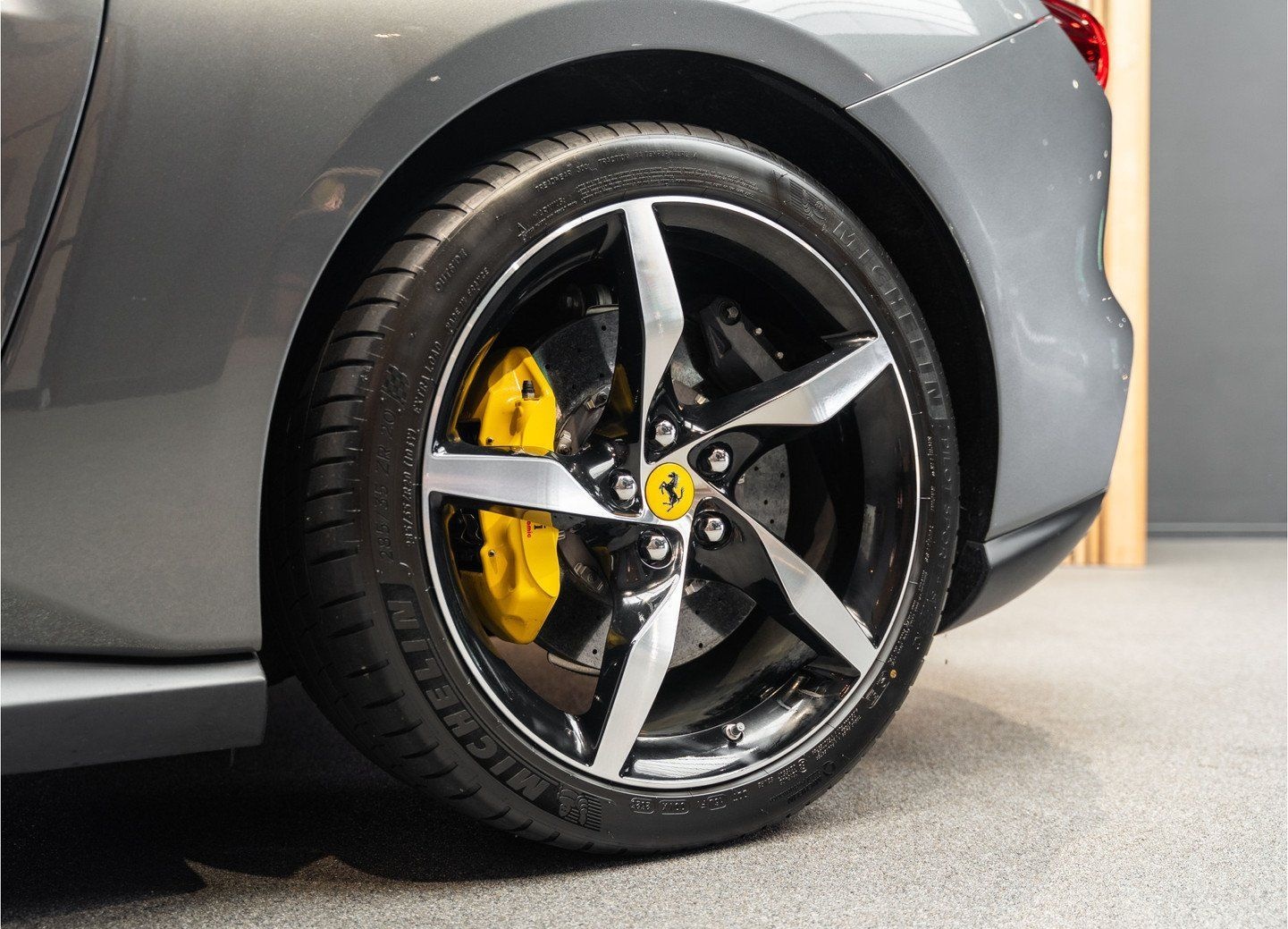 Ferrari Portofino M V8 HELE Carbon Daytona Seats 3.9 Por foto 18