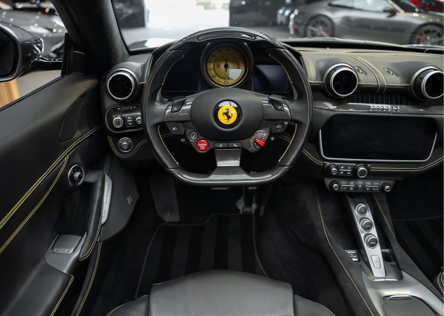 Ferrari Portofino M V8 HELE Carbon Daytona Seats 3.9 Por foto 8