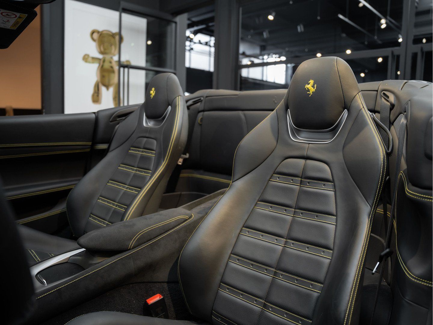 Ferrari Portofino M V8 HELE Carbon Daytona Seats 3.9 Por foto 9