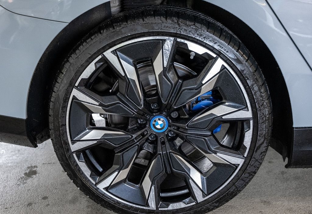 BMW i5 eDrive 40 M-Sport Pro PANO AHK HUD 360° LED foto 11