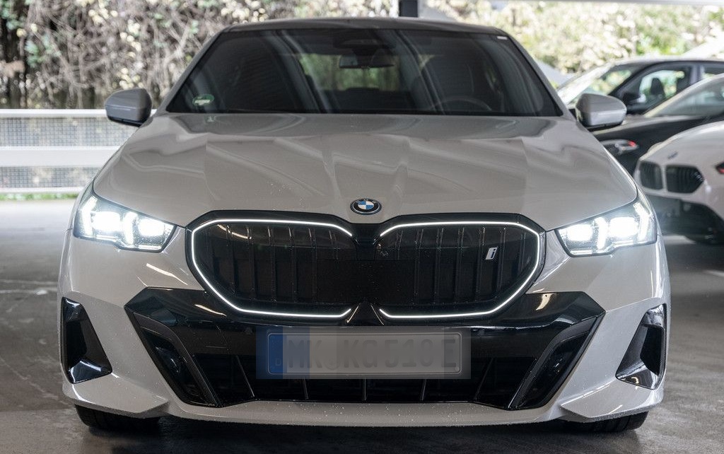 BMW i5 eDrive 40 M-Sport Pro PANO AHK HUD 360° LED foto 5