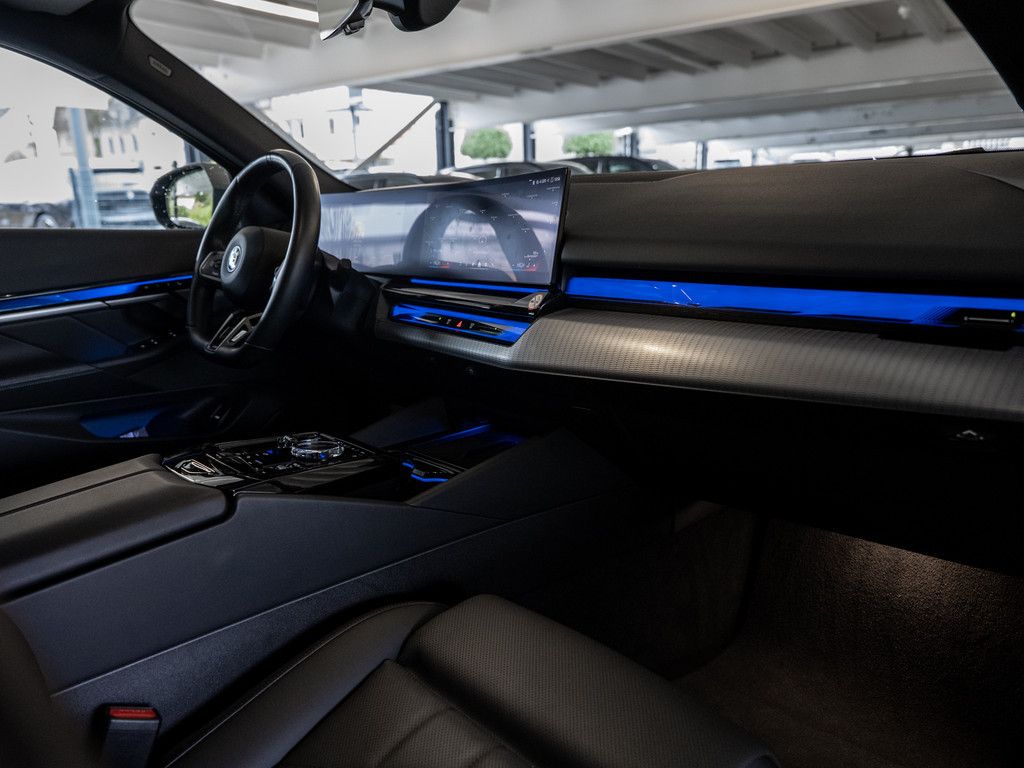 BMW i5 eDrive 40 M-Sport Pro PANO AHK HUD 360° LED foto 9
