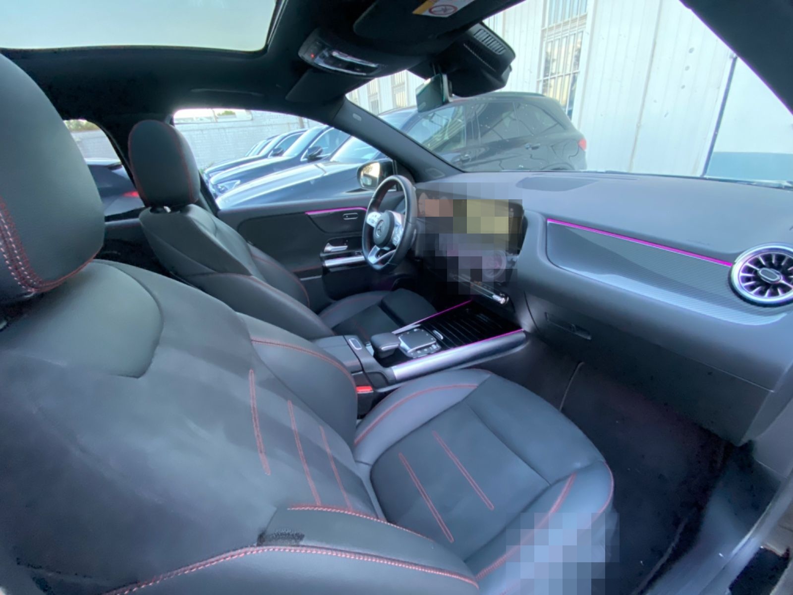 Mercedes-Benz GLA220d AMG 4M_Offroad-Paket_Panorama_MBUX_RFKam foto 11