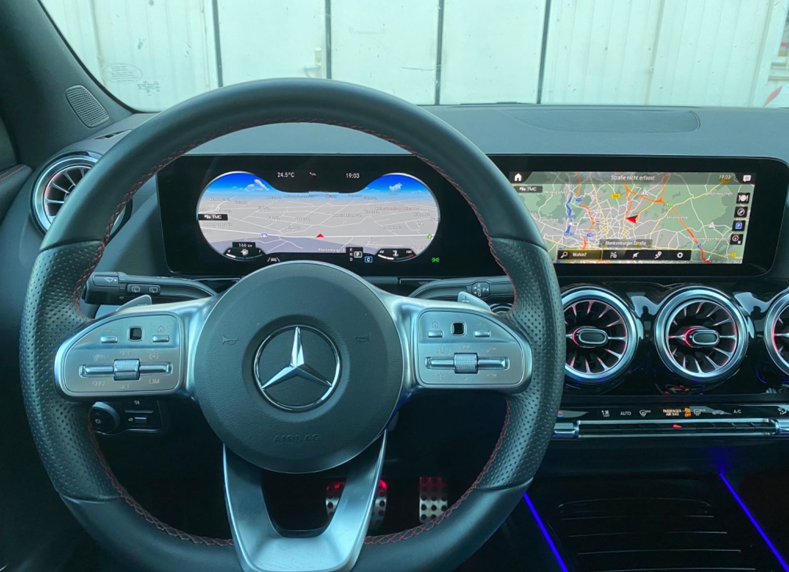 Mercedes-Benz GLA220d AMG 4M_Offroad-Paket_Panorama_MBUX_RFKam foto 13