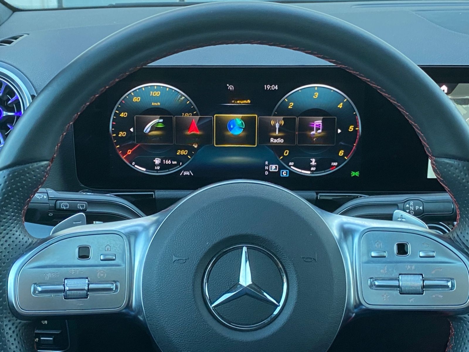 Mercedes-Benz GLA220d AMG 4M_Offroad-Paket_Panorama_MBUX_RFKam foto 15