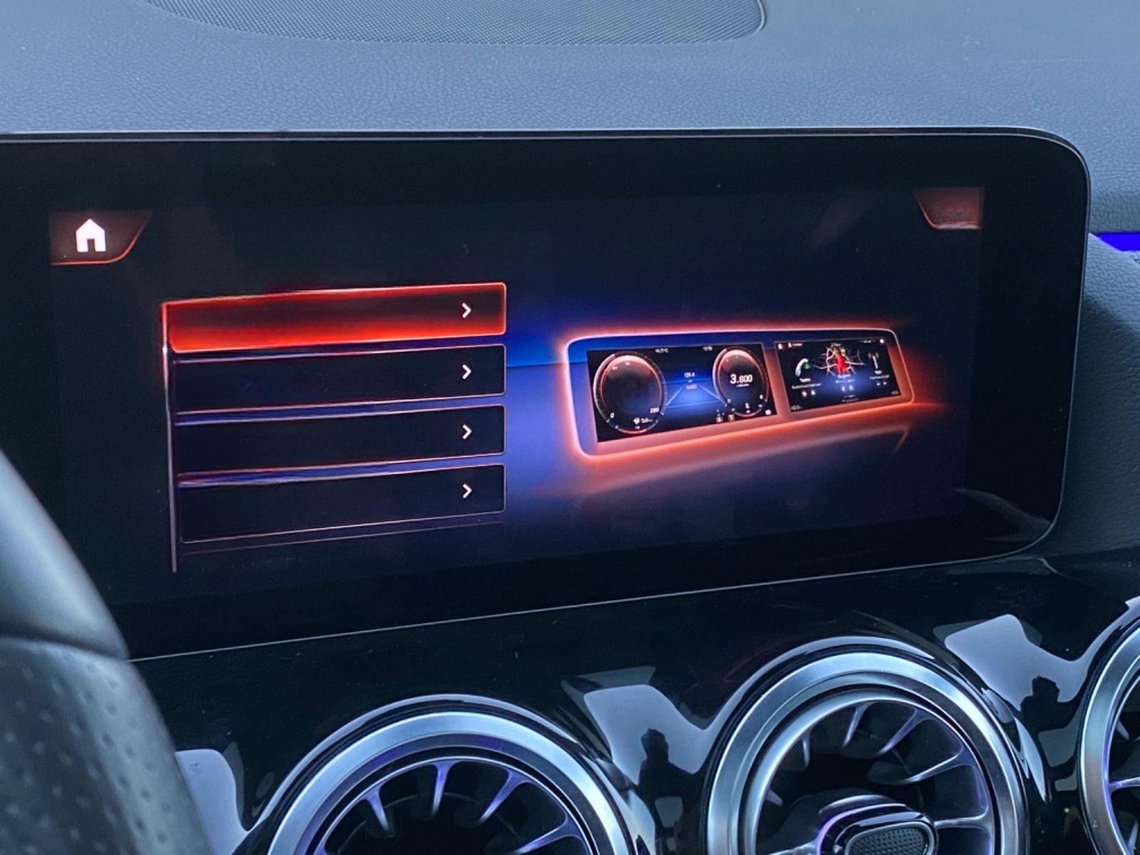 Mercedes-Benz GLA220d AMG 4M_Offroad-Paket_Panorama_MBUX_RFKam foto 20