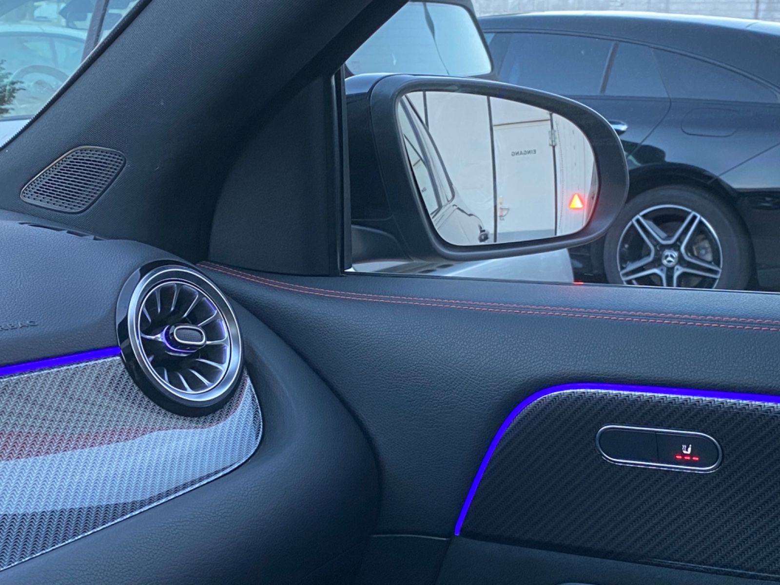 Mercedes-Benz GLA220d AMG 4M_Offroad-Paket_Panorama_MBUX_RFKam foto 21