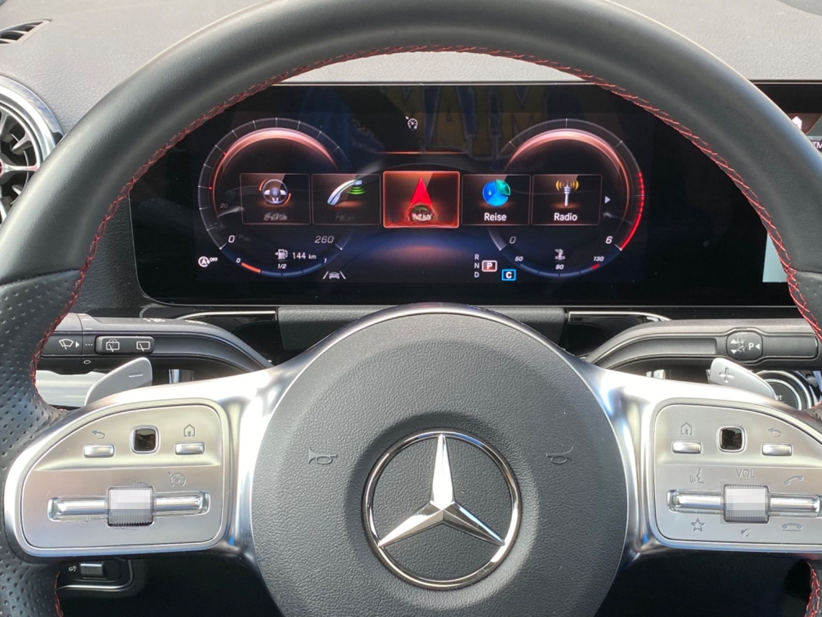 Mercedes-Benz GLA220d AMG 4M_Offroad-Paket_Panorama_MBUX_RFKam foto 23