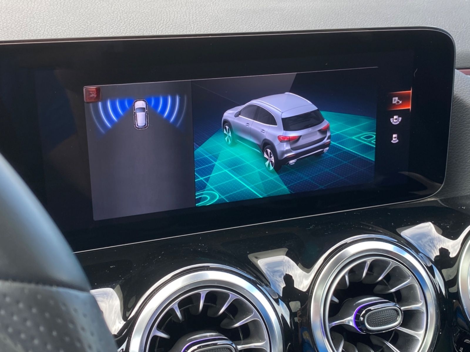 Mercedes-Benz GLA220d AMG 4M_Offroad-Paket_Panorama_MBUX_RFKam foto 25