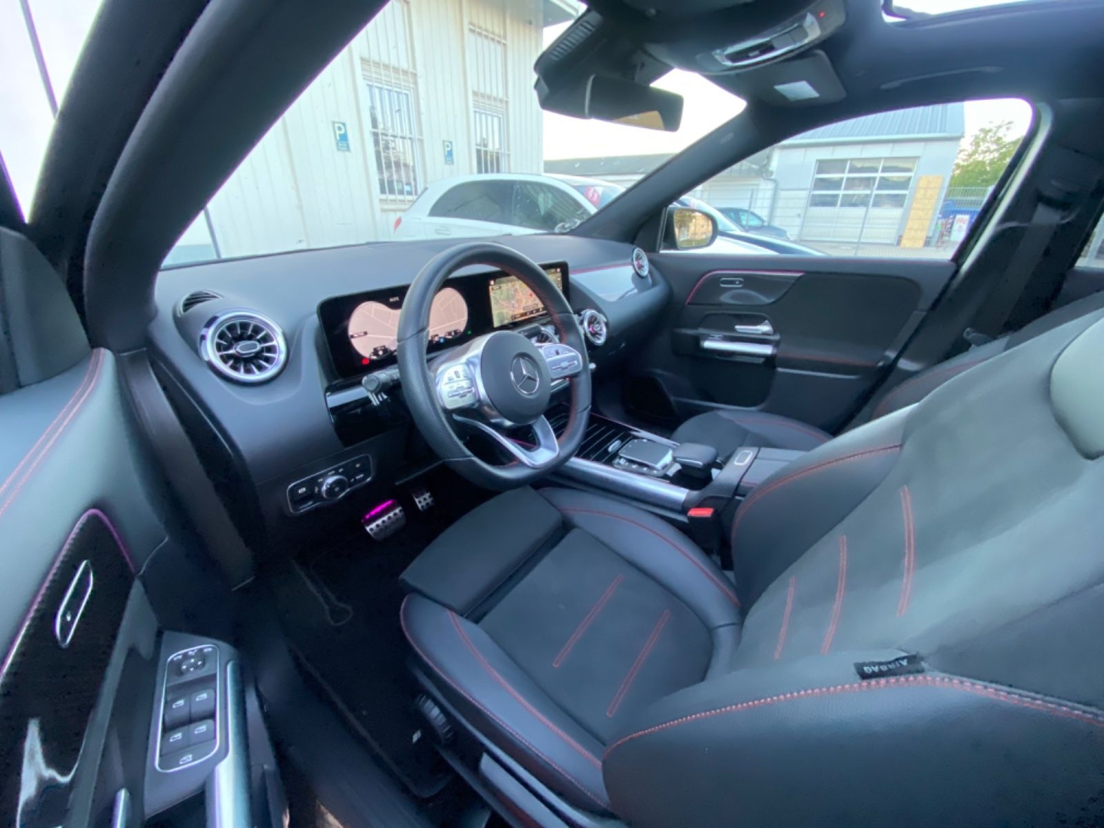 Mercedes-Benz GLA220d AMG 4M_Offroad-Paket_Panorama_MBUX_RFKam foto 9