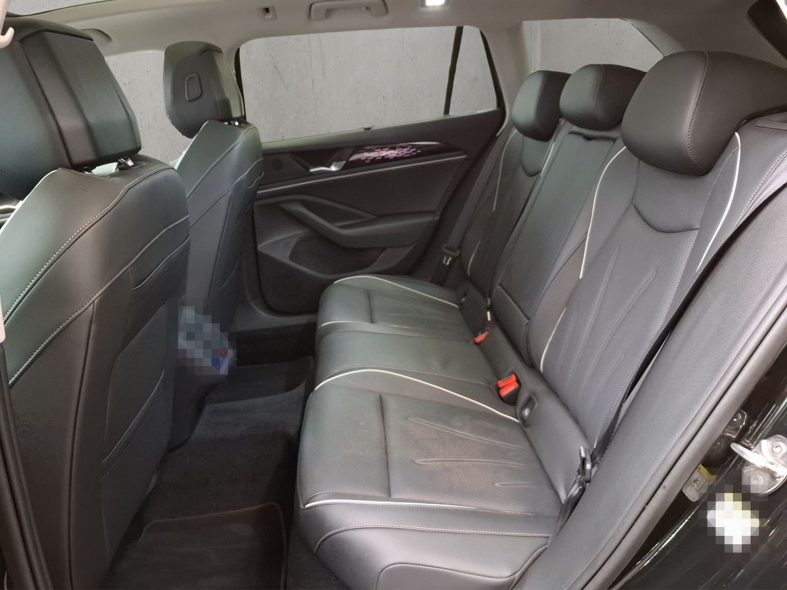 Volkswagen Passat Elegance 2,0 l TDI SCR 4MOTION 14 2 kW (1 foto 13