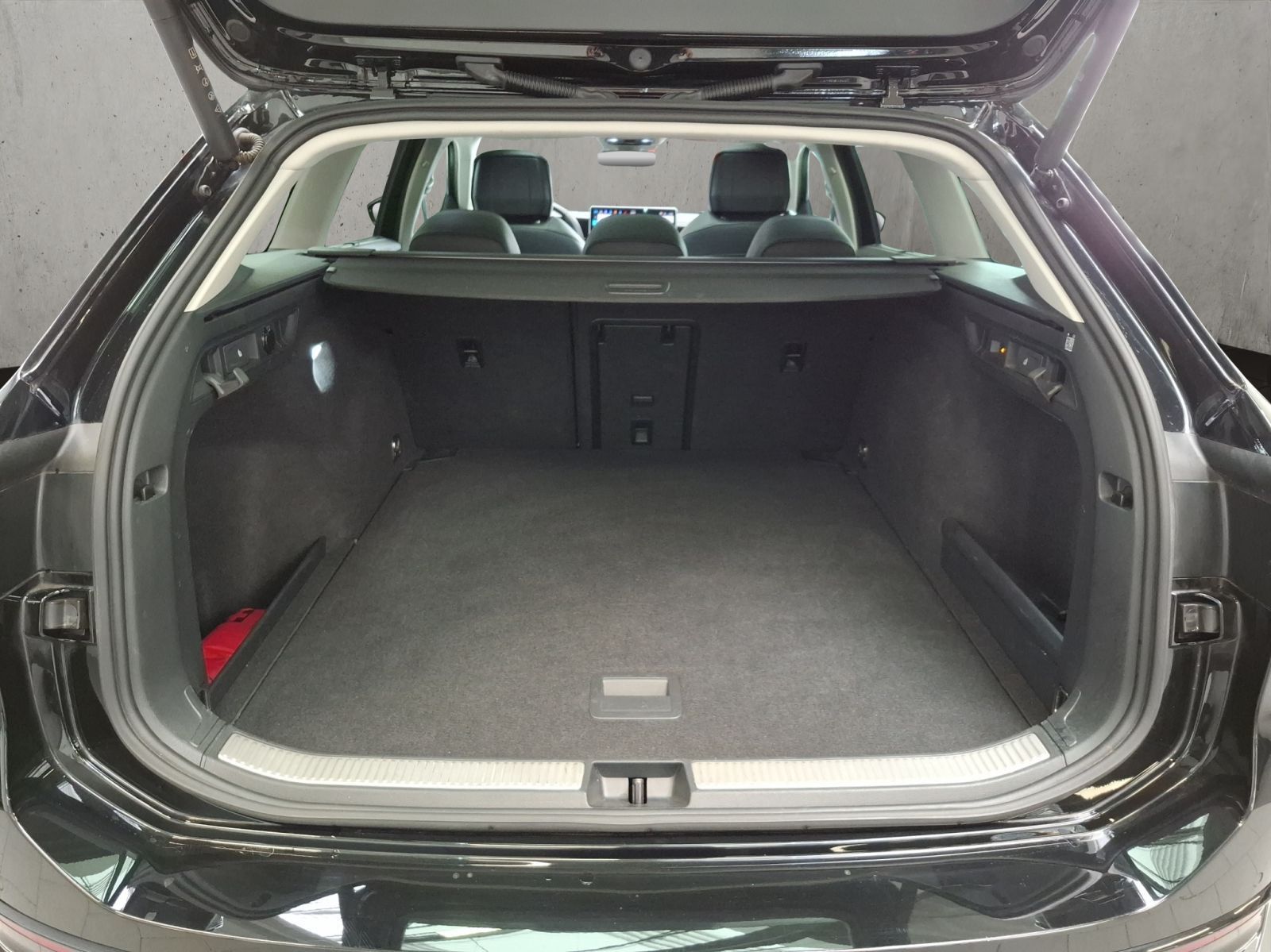Volkswagen Passat Elegance 2,0 l TDI SCR 4MOTION 14 2 kW (1 foto 18