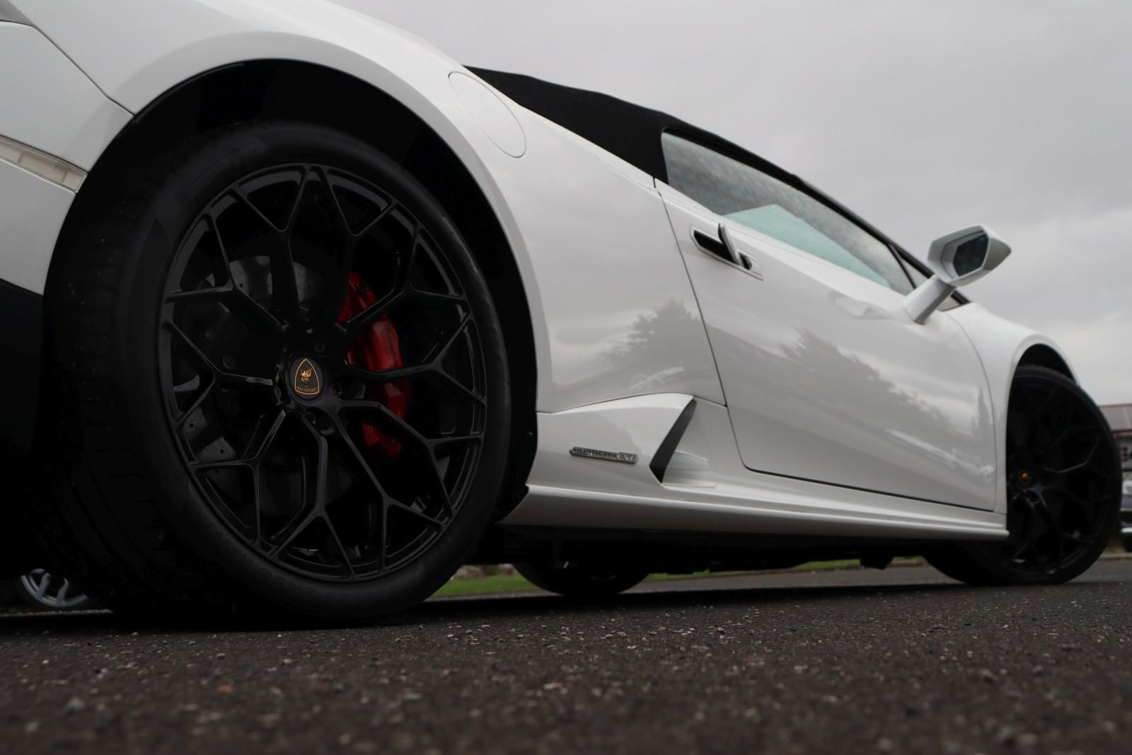 Lamborghini Huracán EVO Spyder AWD ++LIFT+SENSONUM+DEUTSCH++ foto 8