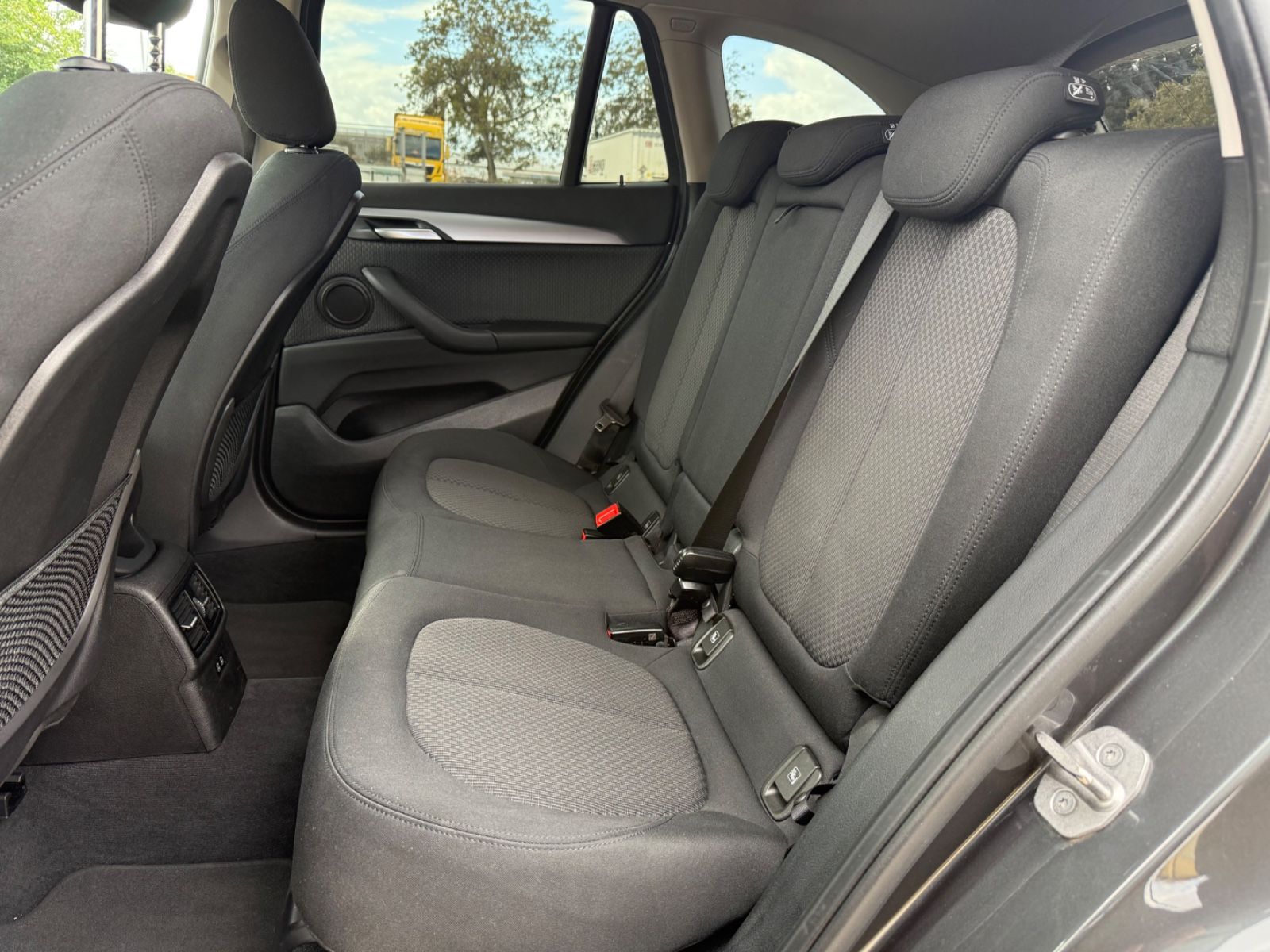 BMW X1 Baureihe X1 sDrive 18 i Design NAV/KAM/LED! foto 13