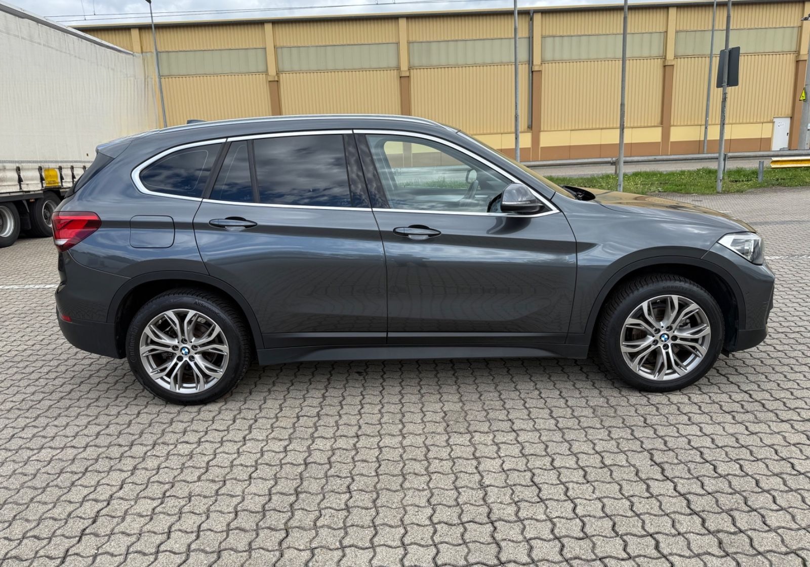 BMW X1 Baureihe X1 sDrive 18 i Design NAV/KAM/LED! foto 8