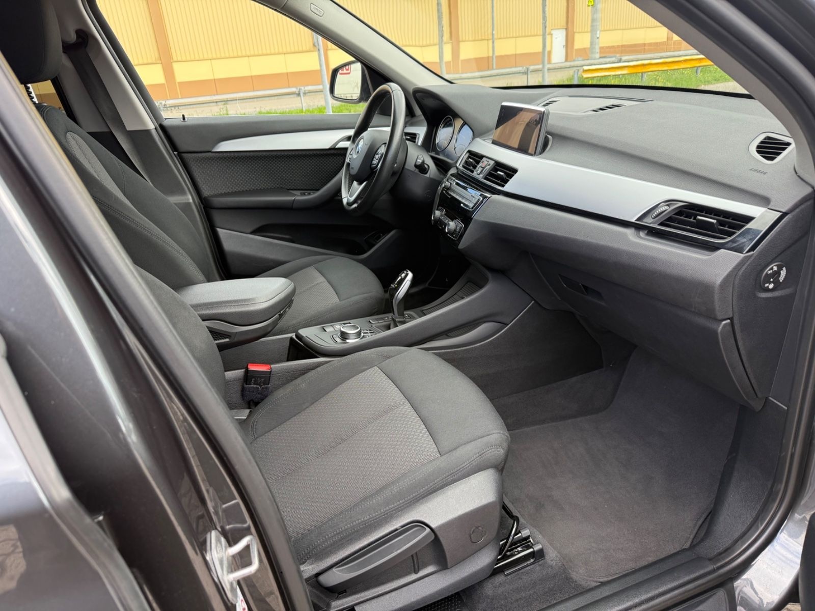 BMW X1 Baureihe X1 sDrive 18 i Design NAV/KAM/LED! foto 10