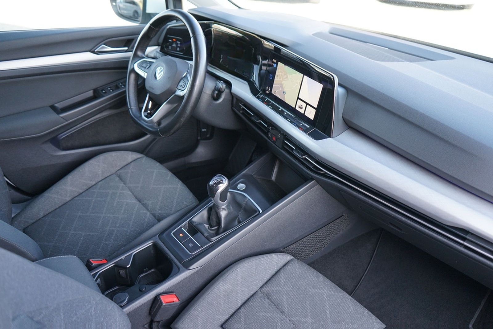 Volkswagen Golf VIII 1.5 TSI Life LED Navi App Connect AHK foto 14
