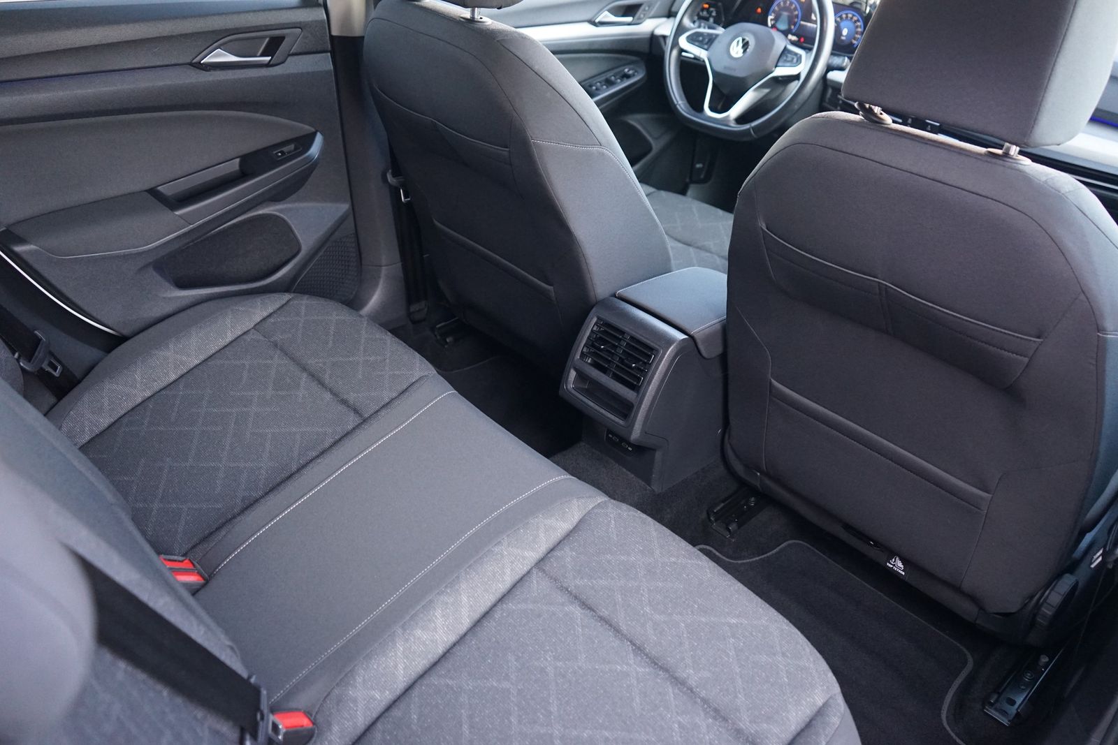 Volkswagen Golf VIII 1.5 TSI Life LED Navi App Connect AHK foto 15