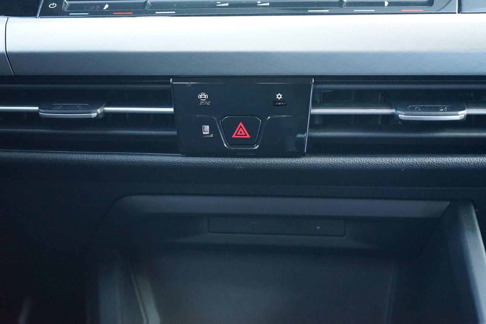 Volkswagen Golf VIII 1.5 TSI Life LED Navi App Connect AHK foto 24