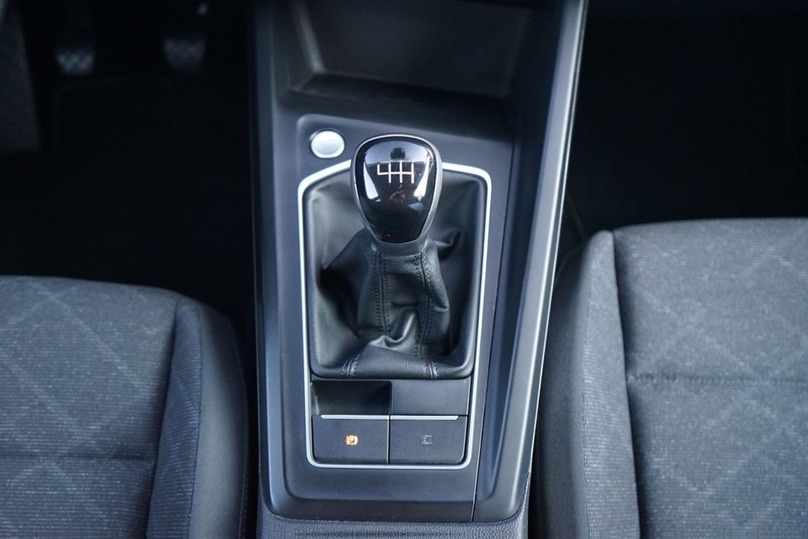 Volkswagen Golf VIII 1.5 TSI Life LED Navi App Connect AHK foto 25