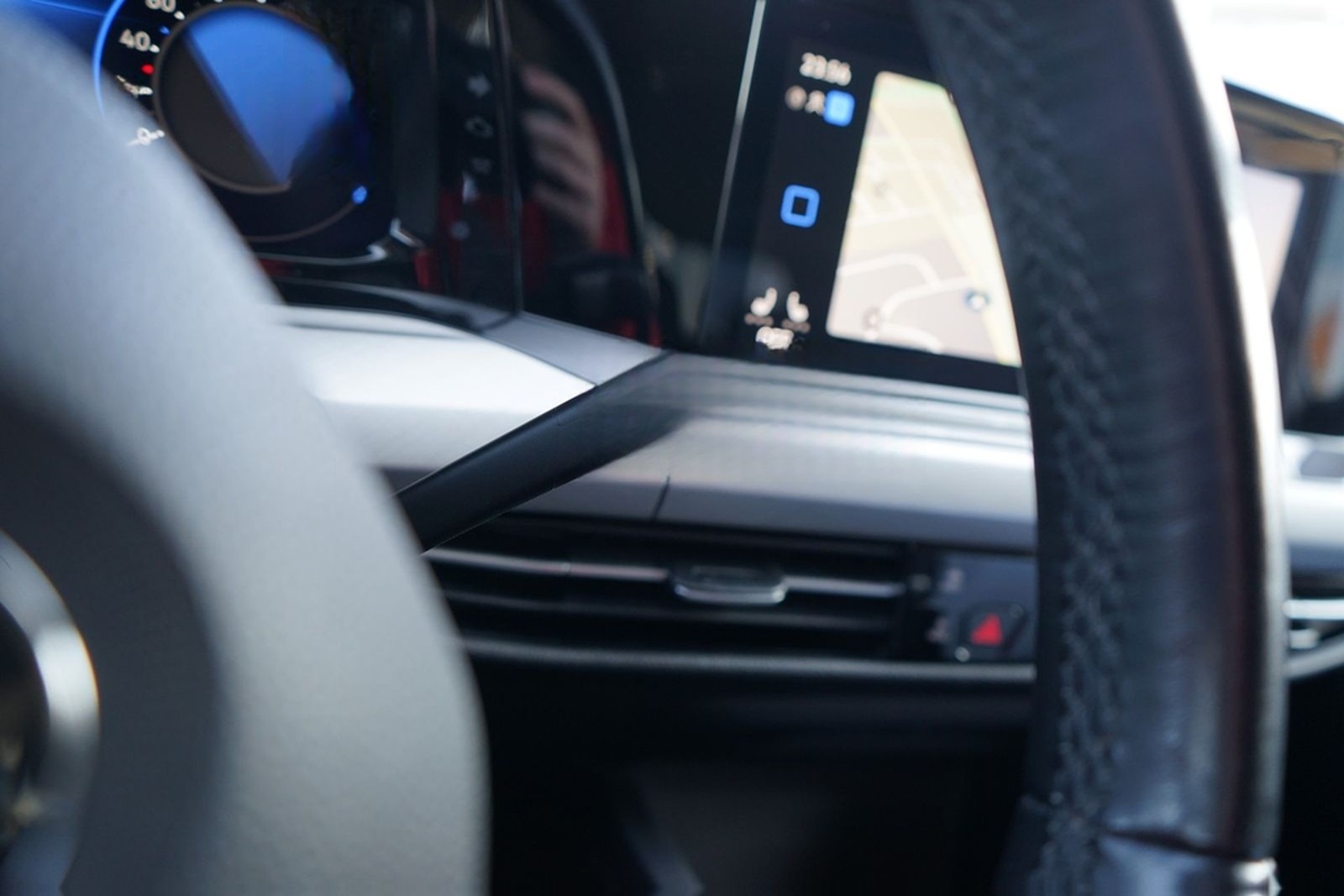 Volkswagen Golf VIII 1.5 TSI Life LED Navi App Connect AHK foto 30