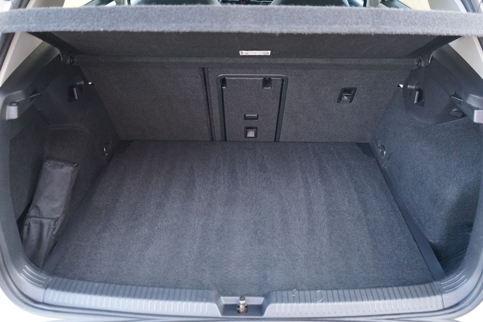 Volkswagen Golf VIII 1.5 TSI Life LED Navi App Connect AHK foto 6
