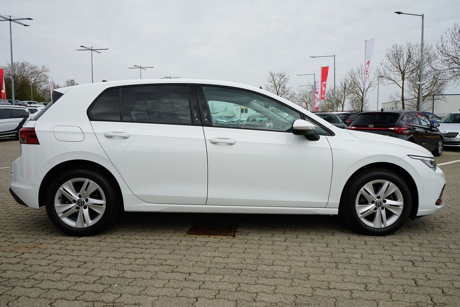 Volkswagen Golf VIII 1.5 TSI Life LED Navi App Connect AHK foto 8