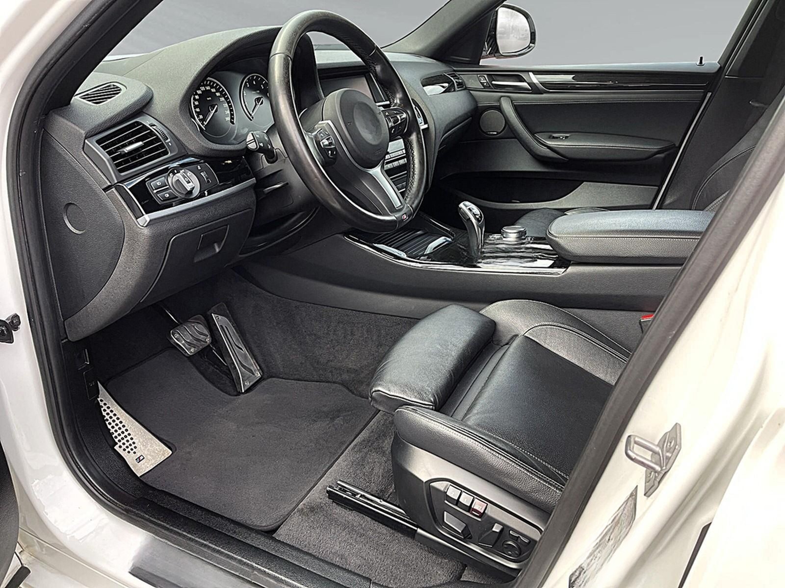 BMW X4 M40i xDrive AUT LED HUD PANO NAVI H&K LEDER foto 6