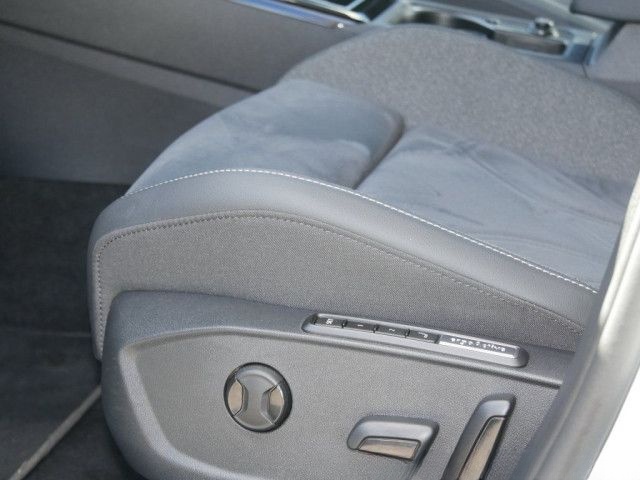 Volkswagen Golf VIII 1.5 TSI DSG eHybrid Style Navi AHK LED foto 15
