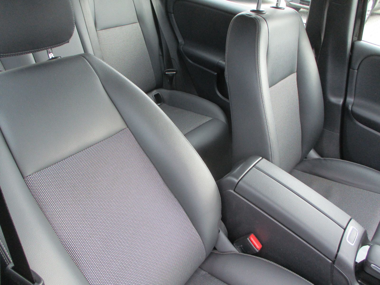 Mercedes-Benz B 180 d NAVI LEDER KAMERA LED TOTW SPURH AHK PDC foto 11