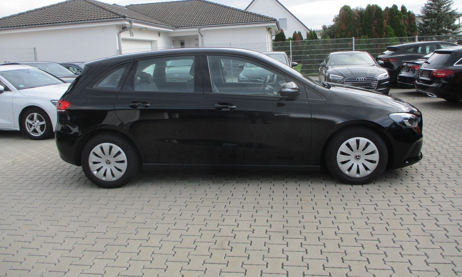 Mercedes-Benz B 180 d NAVI LEDER KAMERA LED TOTW SPURH AHK PDC foto 6