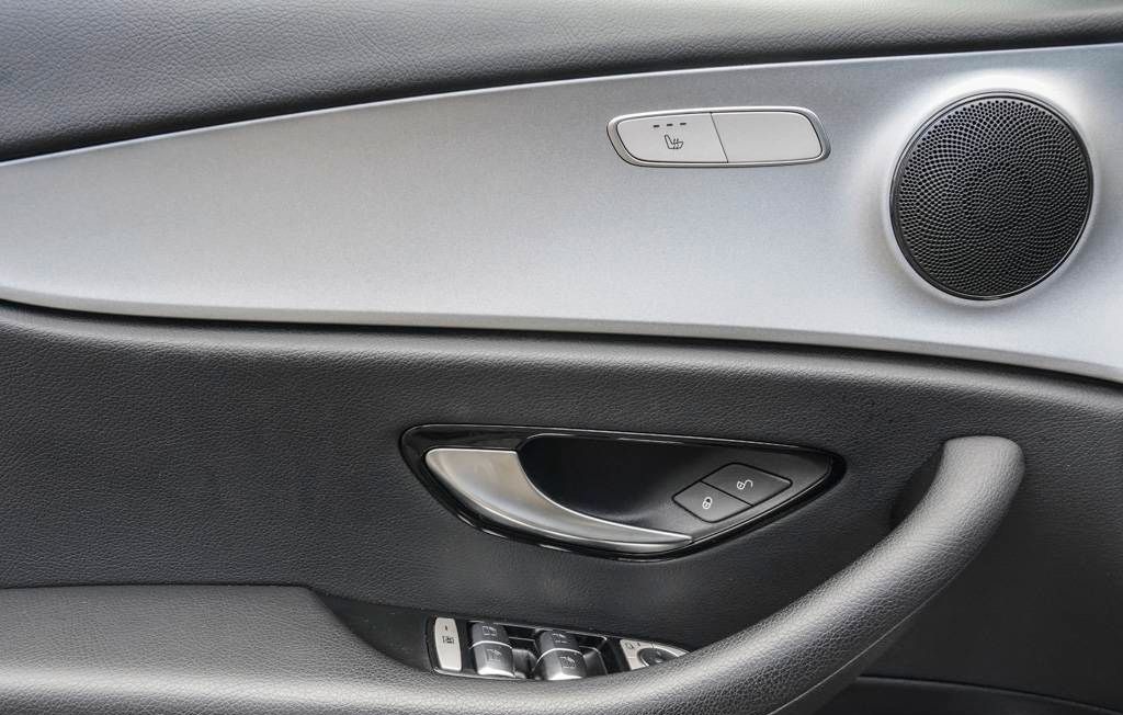 Mercedes-Benz E 300 e T AVANTGARDE DISTRONIC AHK KAMERA LED foto 14