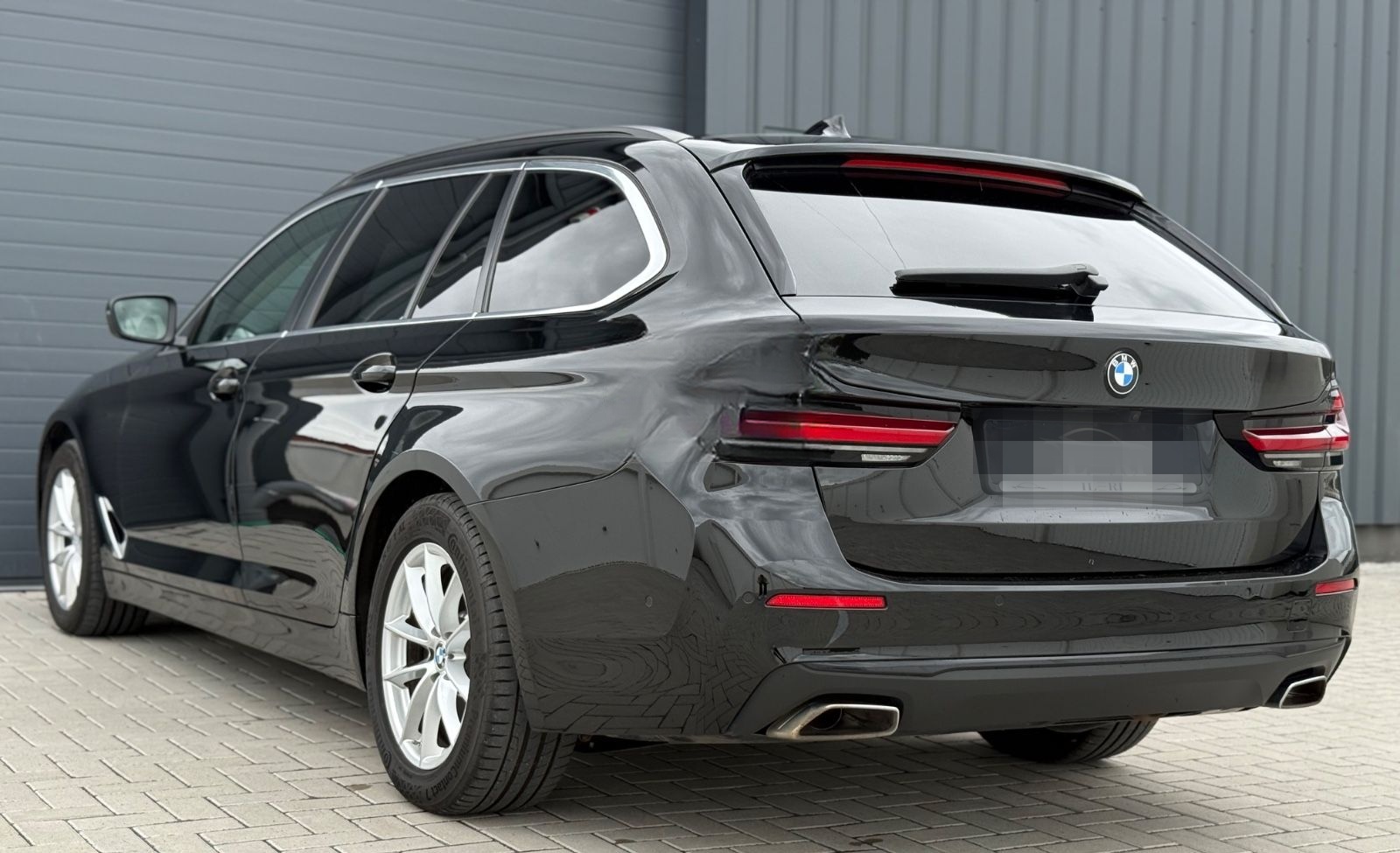 BMW 530 d Touring*AMBIENTE*AHK*HUD*PANO*KAMERA*LASER foto 11