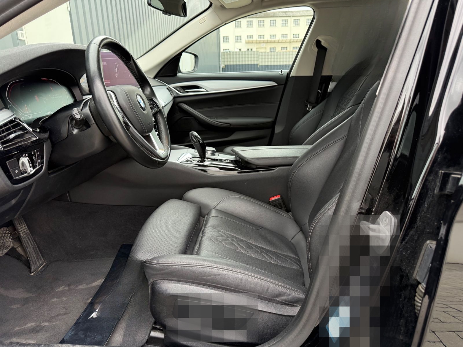 BMW 530 d Touring*AMBIENTE*AHK*HUD*PANO*KAMERA*LASER foto 16