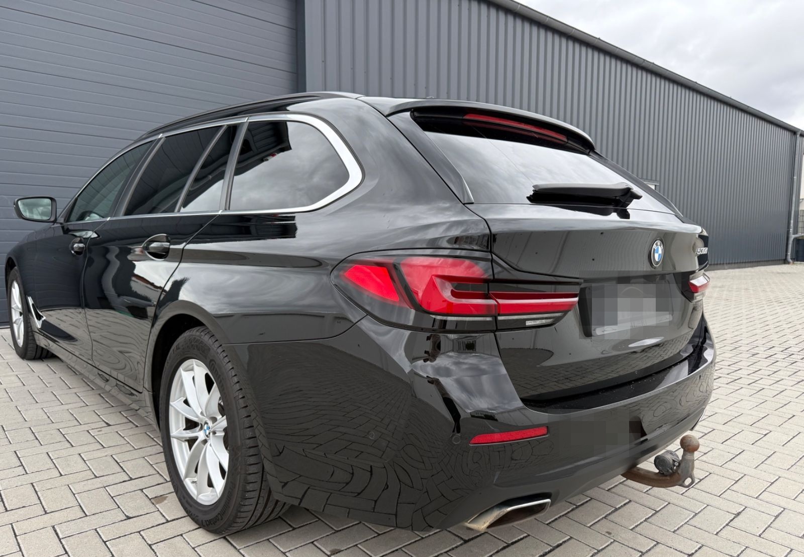 BMW 530 d Touring*AMBIENTE*AHK*HUD*PANO*KAMERA*LASER foto 18