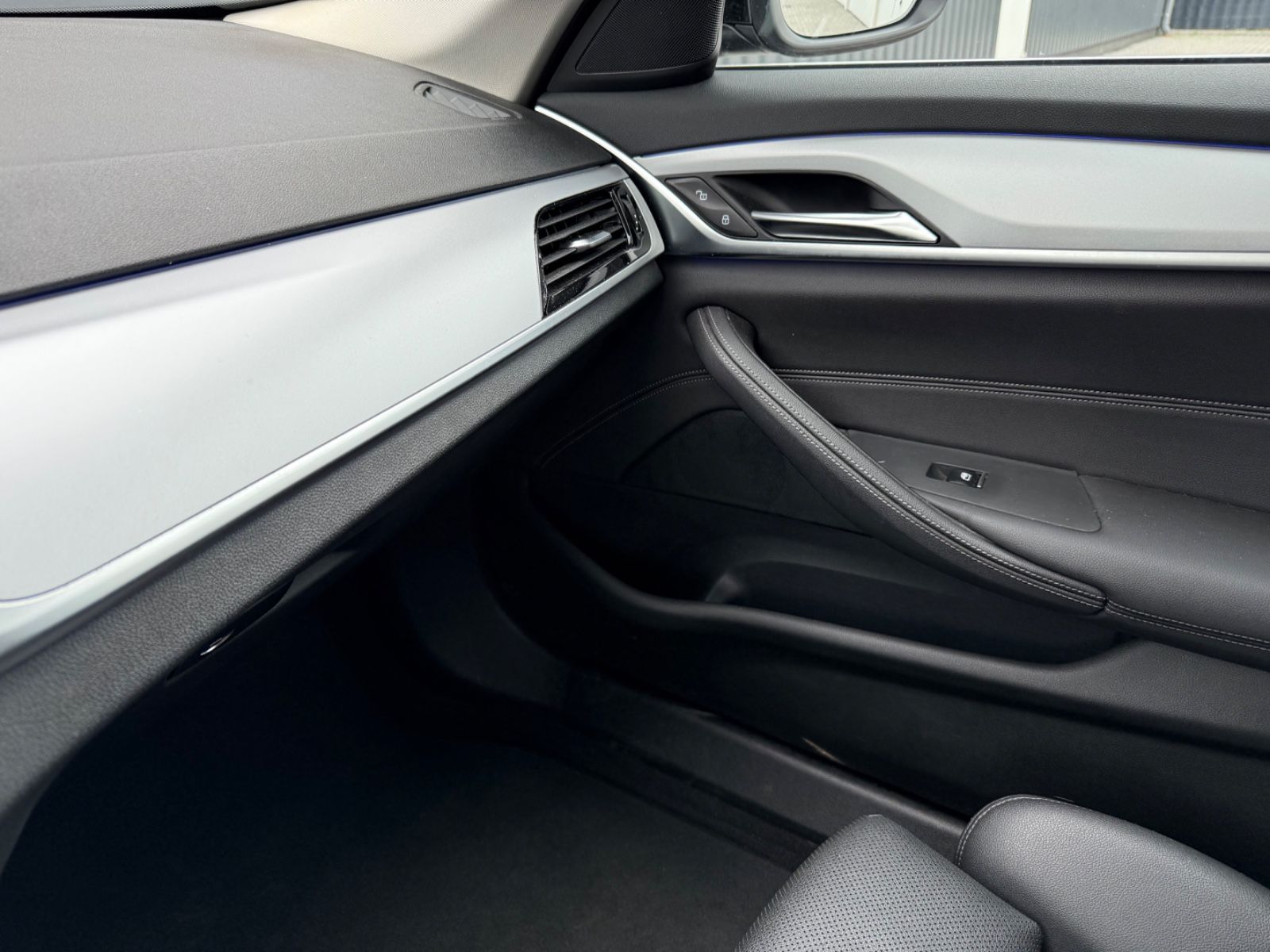 BMW 530 d Touring*AMBIENTE*AHK*HUD*PANO*KAMERA*LASER foto 19