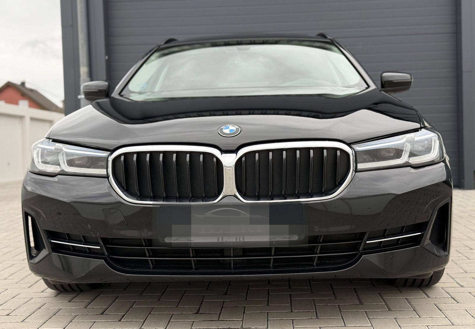 BMW 530 d Touring*AMBIENTE*AHK*HUD*PANO*KAMERA*LASER foto 3