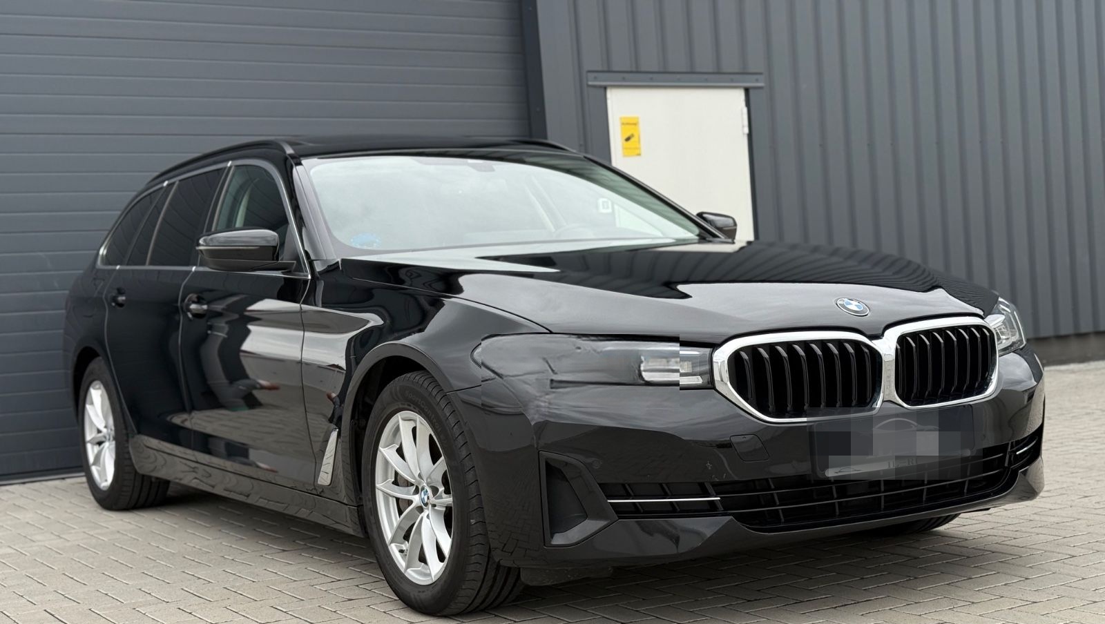 BMW 530 d Touring*AMBIENTE*AHK*HUD*PANO*KAMERA*LASER foto 4