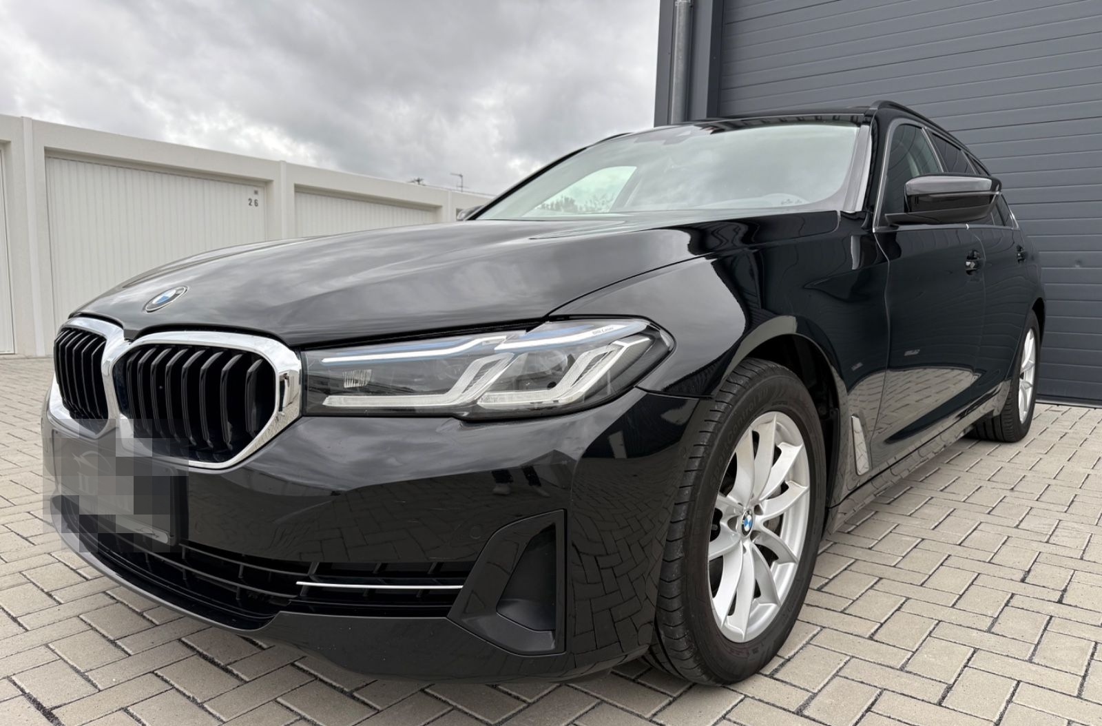 BMW 530 d Touring*AMBIENTE*AHK*HUD*PANO*KAMERA*LASER foto 6