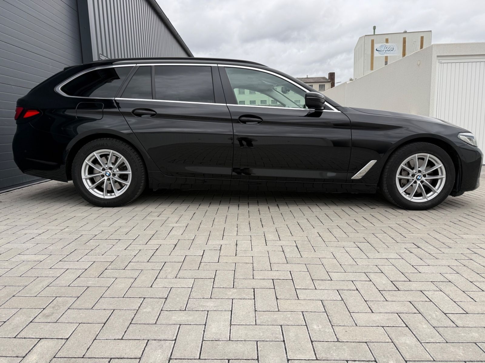 BMW 530 d Touring*AMBIENTE*AHK*HUD*PANO*KAMERA*LASER foto 8