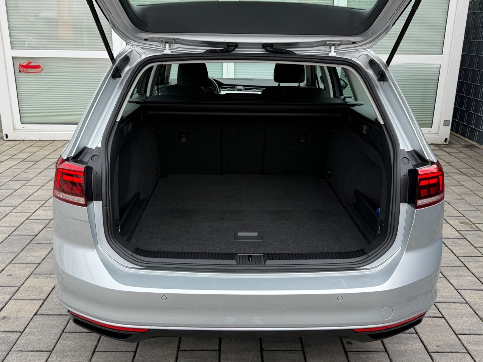 Volkswagen Passat 2.0TDI/NAVI/SITZHEIZUNG/AHK/KAMERA/LED foto 12