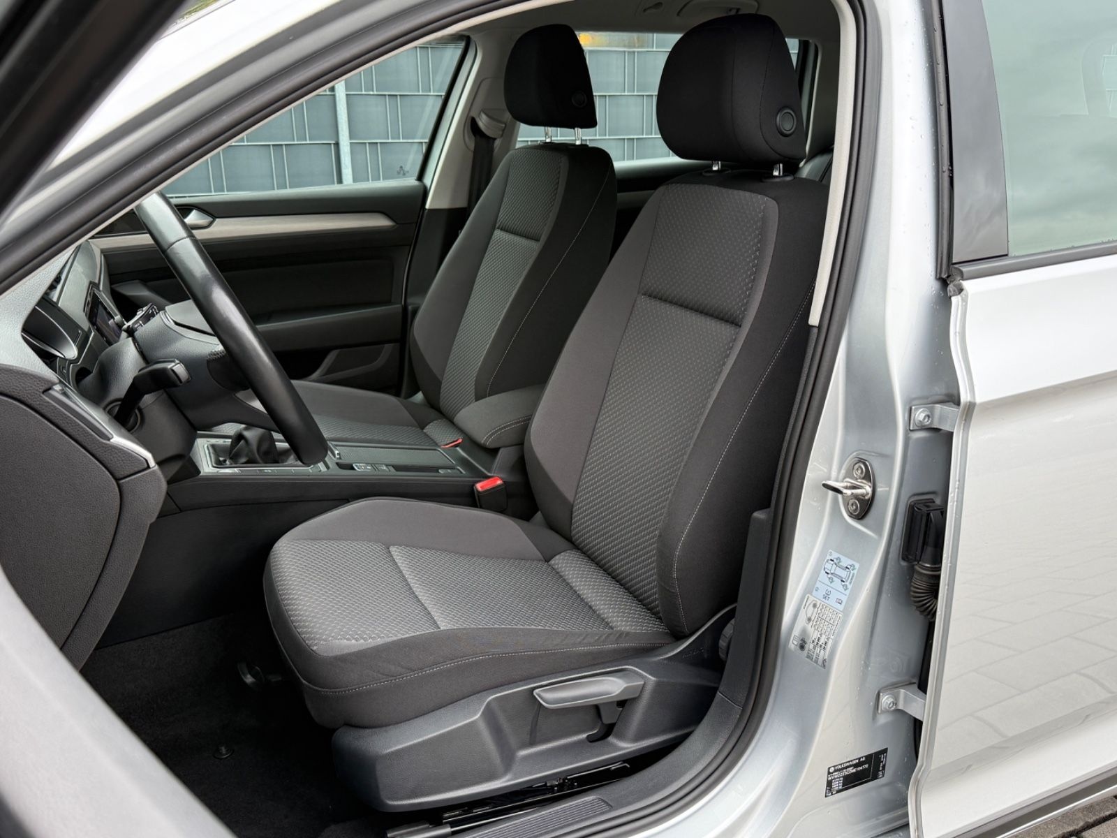 Volkswagen Passat 2.0TDI/NAVI/SITZHEIZUNG/AHK/KAMERA/LED foto 17