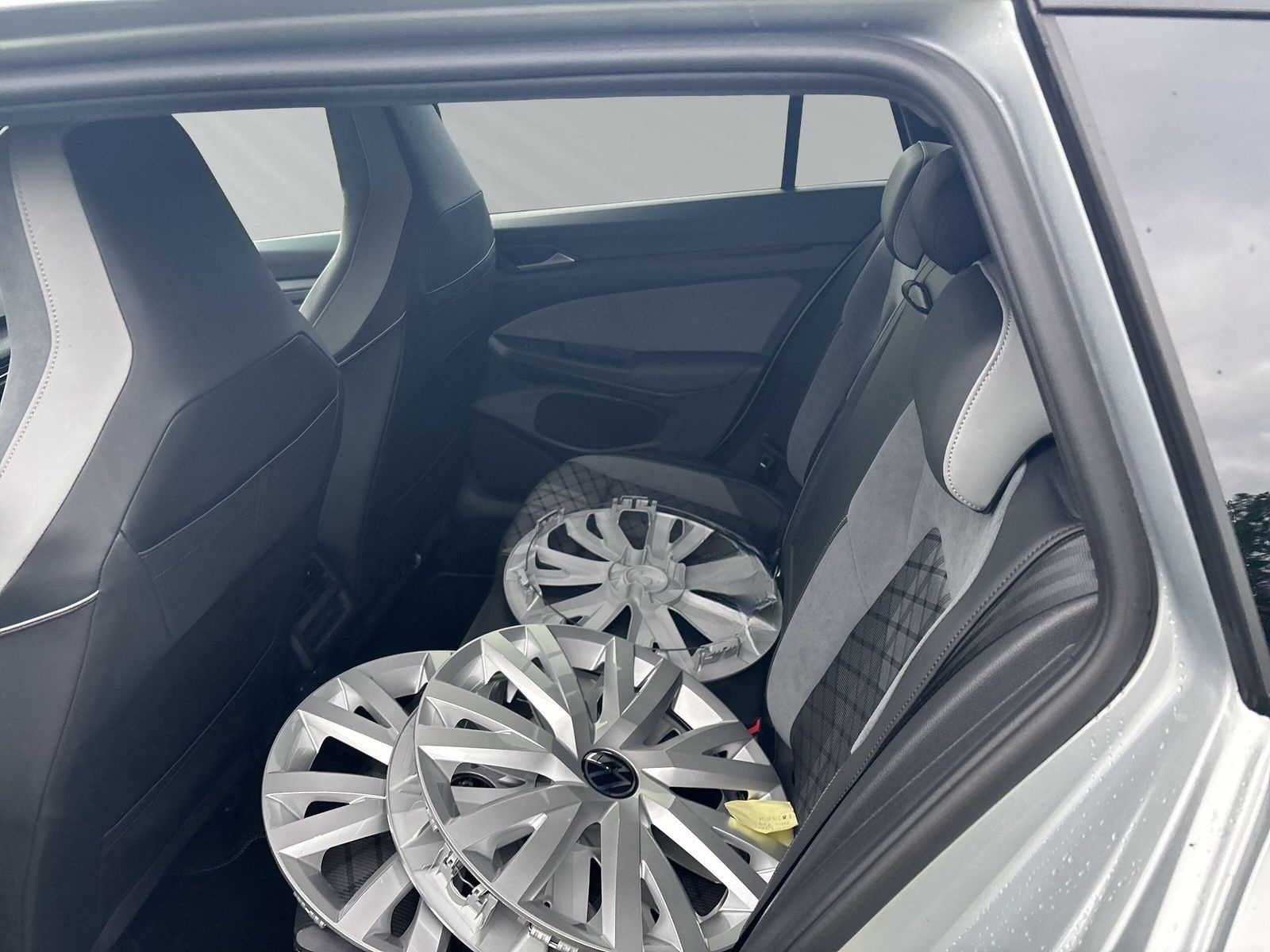 Volkswagen Golf Variant R-Line 1,5 l eTSI OPF 96 kW (130 PS foto 11